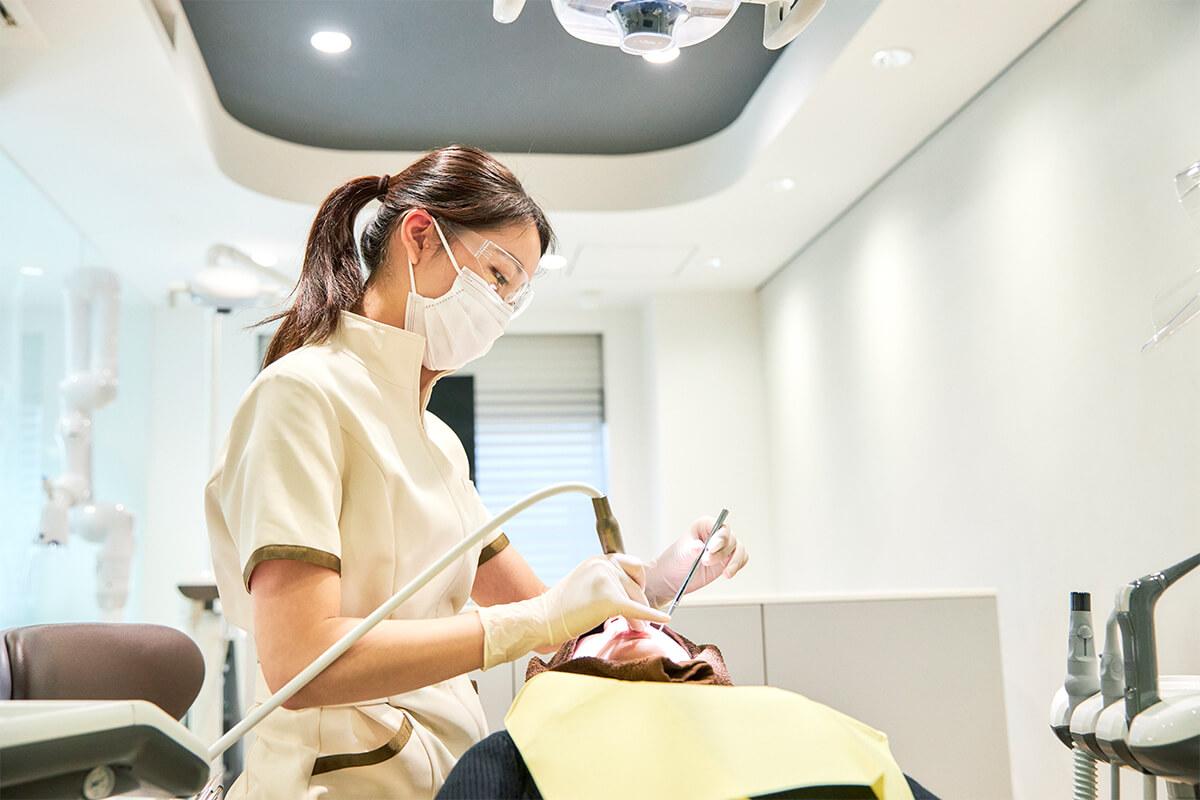 歯科で行うインプラントのメンテナンス例